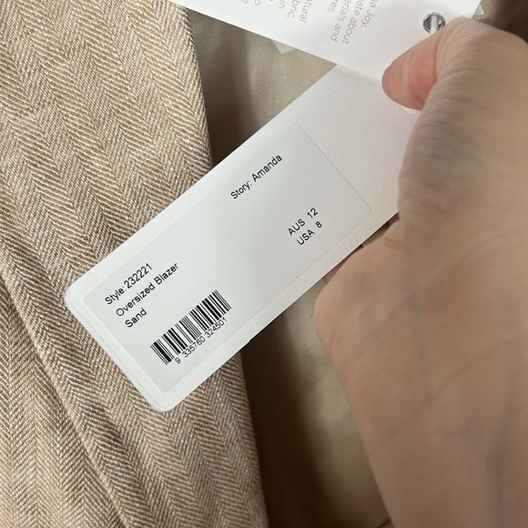 Shona Joy Oversized Linen Blazer in Sand - Picture 6 of 8